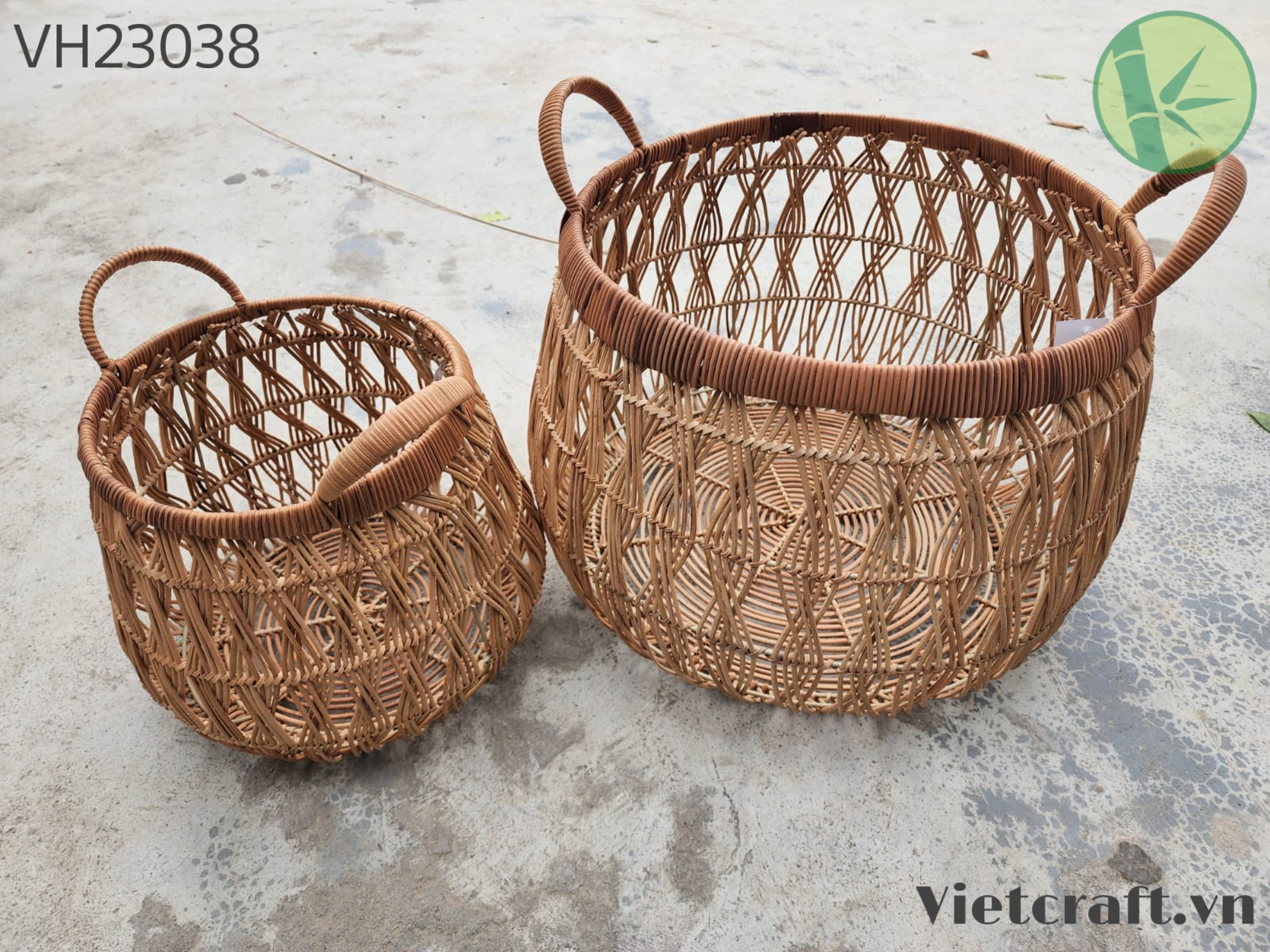 Woven Basket with Handle, Vietnam Traditional Handmade Rattan Wicker  Storage Basket – Silvia Home Craft